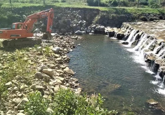 Medidas para mejorar el cauce del río Los Llares en Arenas