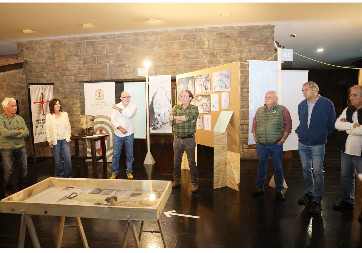 Un momento de la inauguración de la exposición en el Centro de Visitantes del Parque Nacional de Sotama