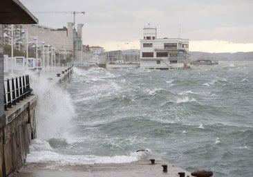 Rachas de hasta 205 km/h en Cantabria e imposible aterrizar en el Seve Ballesteros por el paso de 'Kirk'