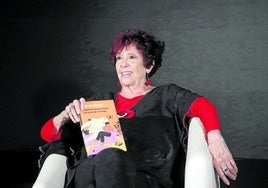 p Maruja Torres, periodista y escritora, autora de 'Cuanta más gente se muere, más ganas de vivir tengo'. El periodismo es «el gran amor» de su vida.