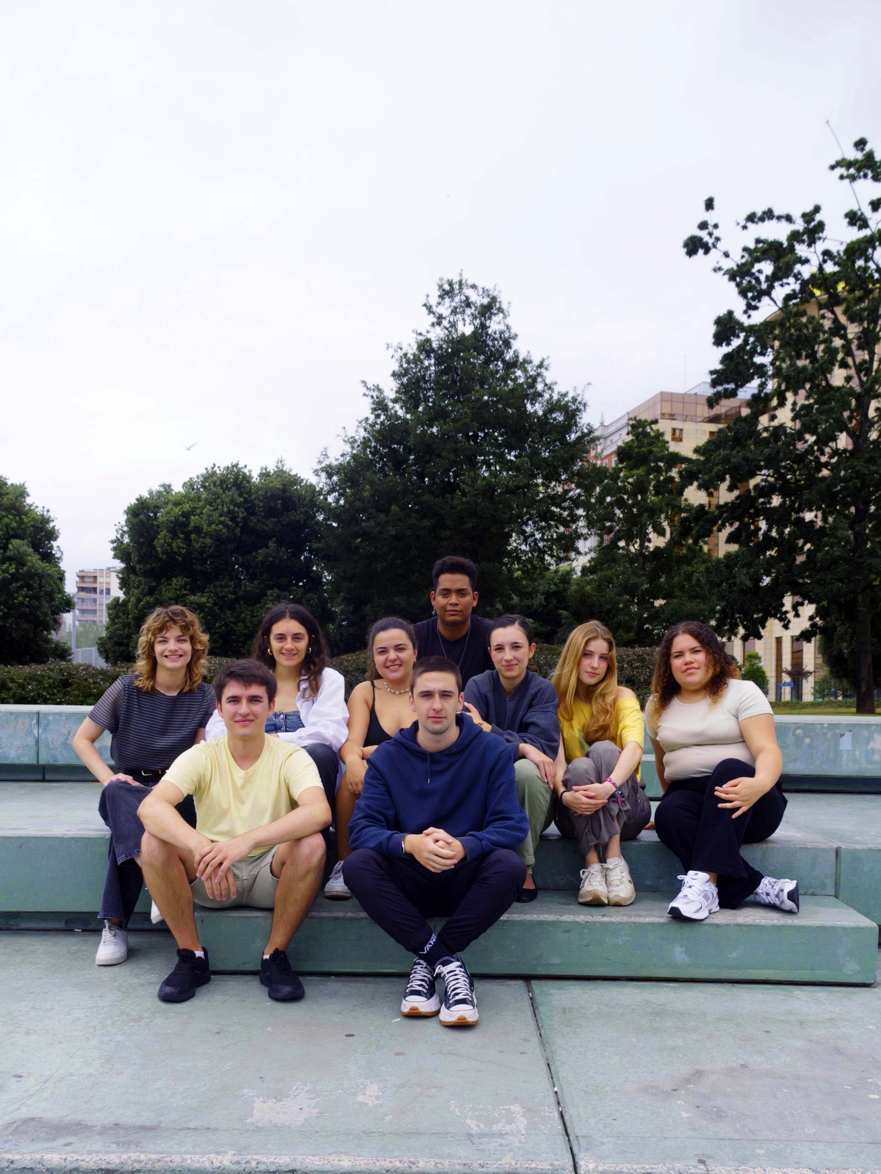 Jóvenes integrantes del proyecto escénico 'Generazión valiente' que se estrena el jueves en la Sala Pereda.