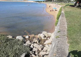 Uno de los puntos incluidos en la denuncia, en la zona de la playa de Usil (Miengo).