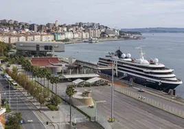 El crucero de lujo World Voyager hace escala en Santander