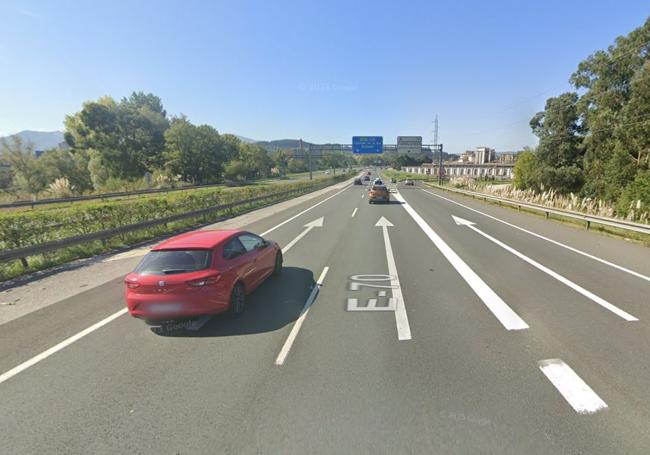 Los conductores de la A-8 de Bilbao/Palencia deberán tomar este desvío hacia el complejo industrial de Sniace.