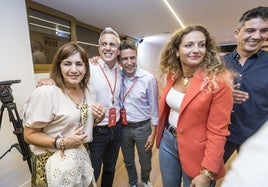 Ana Belén Álvarez, Pablo Zuloaga, Pedro Casares y Ainoa Quiñones durante el escrutinio de las elecciones generales de 2019.