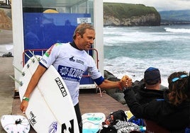 El surfista cántabro Dani García.