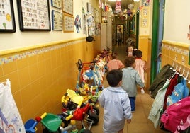 Niños caminan por las instalaciones de la Escuela Infantil Anjana, en una imagen de archivo.