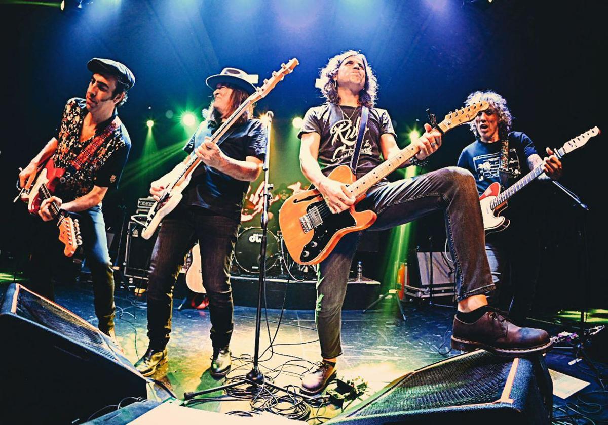 Rulo y la Contrabanda, durante su actuación en la sala Roxy de Buenos Aires.