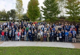 Foto de familia de los asistentes al acto