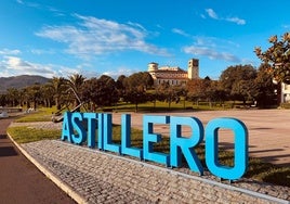 Letras turísticas con el nombre del municipio.