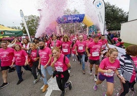 Uno de los momentos de la emocionante salida con los cañones que hicieron volar pequeños papeles rosas