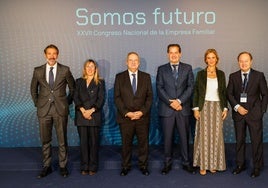 Juanjo Cano, presidente de KPMG en España; Eugenia Gómez de Diego, delegada del Gobierno en Cantabria; Jordi Hereu, ministro de Industria y Turismo; Ignacio Rivera, presidente del IEF; Isabel Puig, directora de Coordinación Institucional de Santander España; y José Luis Blanco, director general del IEF