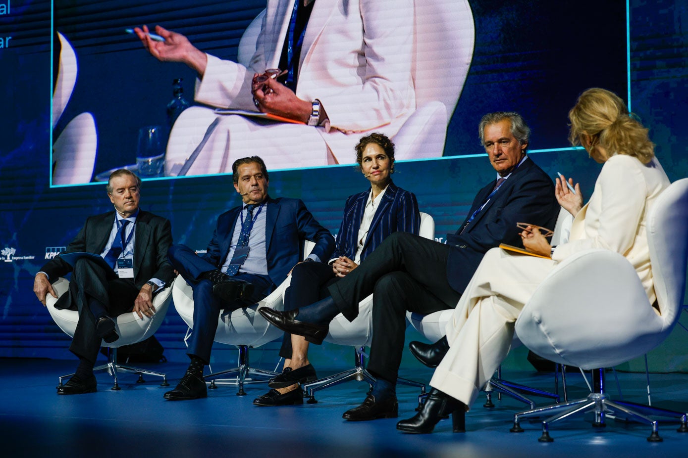 Andrés Sendagorta, presidente de Sener; Ignacio Rivera; presidente del IEE y de la Corporación Hijos de Rivera; Sabina Fluxá, vicepresidenta y CEO del Grupo Iberostar; José Manuel Entrecanales, presidente de Acciona; y la moderadora del debate, Belén Viloria, directora ejecutiva de B Corp en España.