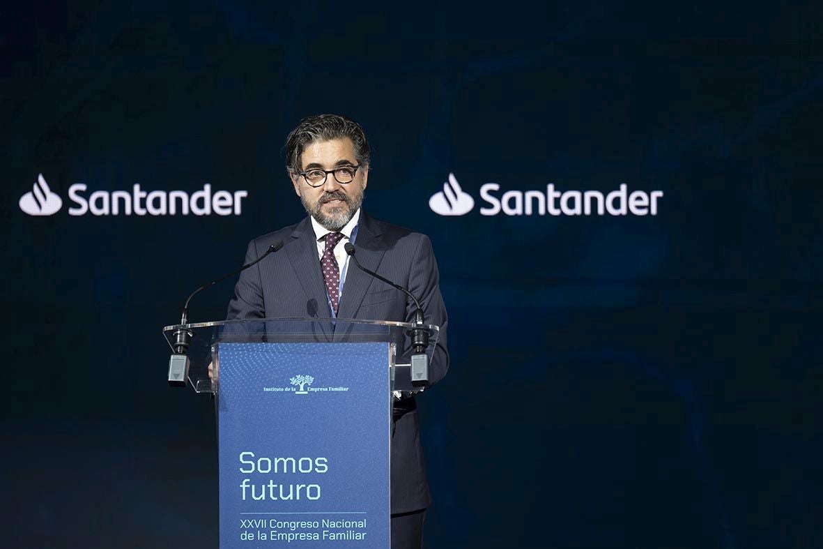 Ignacio Juliá, nuevo CEO del Banco Santander España en su intervención en el congreso.