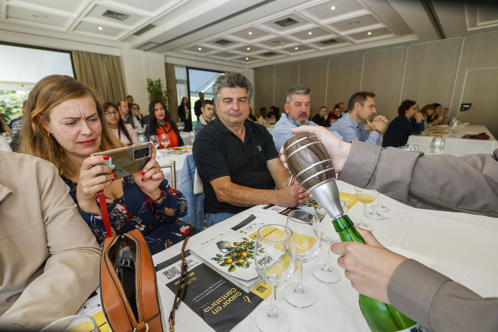 El escanciado de la sidra, al alcance de todos.