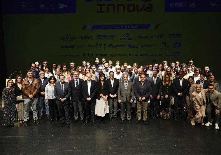 Foto de familia de la presentación de la XII edición de Startinnova,