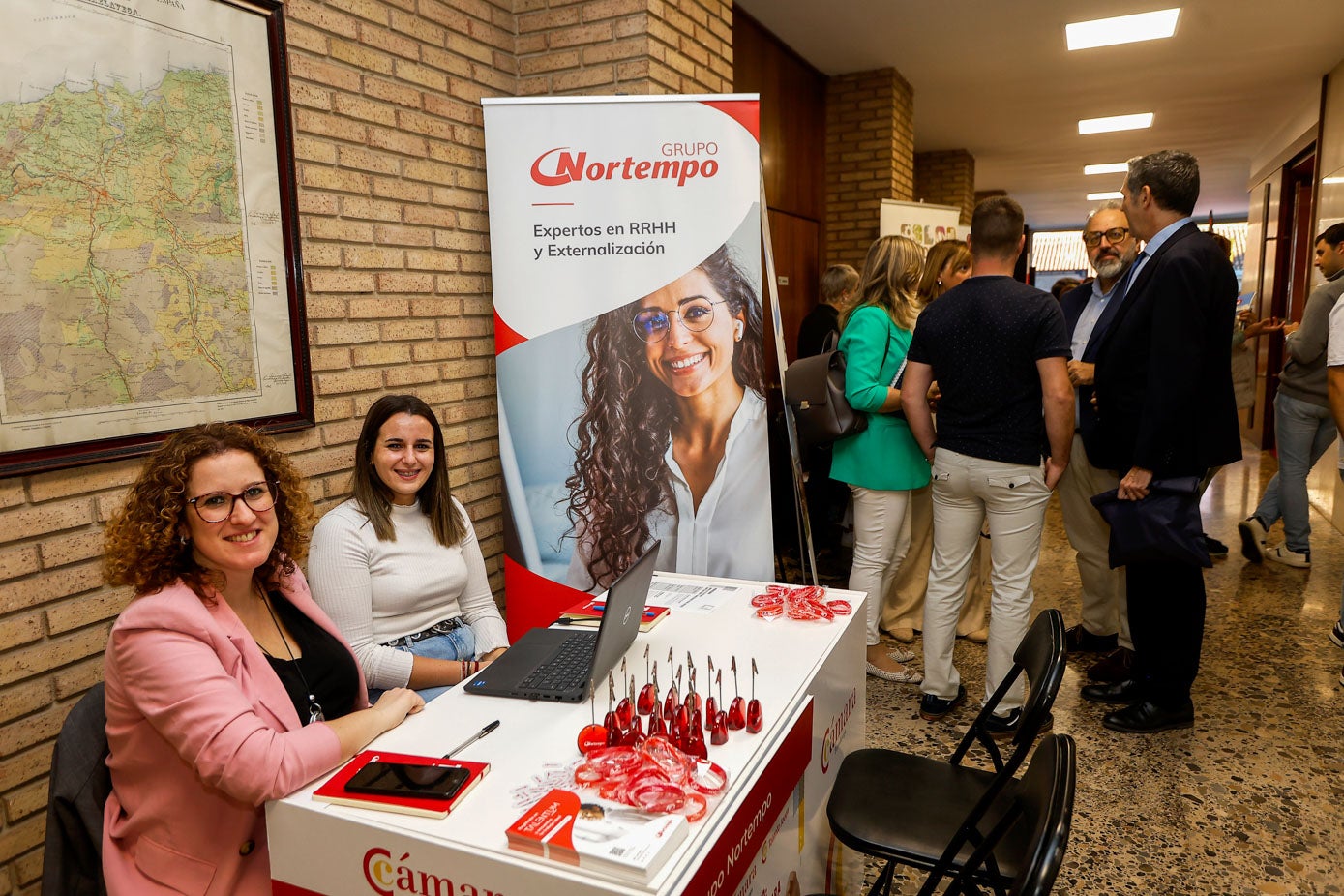 La feria, que alcanza su cuarta edición, fue una de las grandes «apuestas» de la Cámara por el empleo joven, como destacan desde esta entidad. 