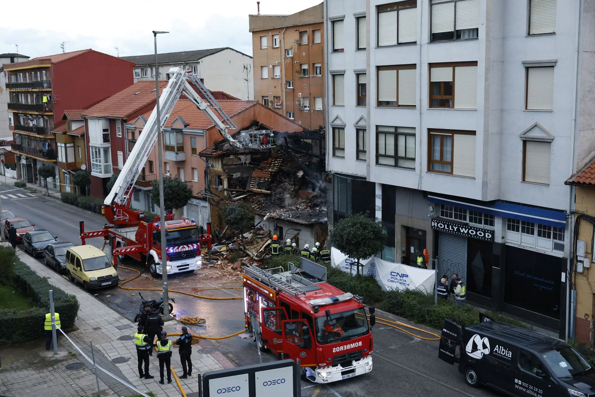 Imagen del edificio afectado por la explosición, cerca de la rotonda de La Albericia