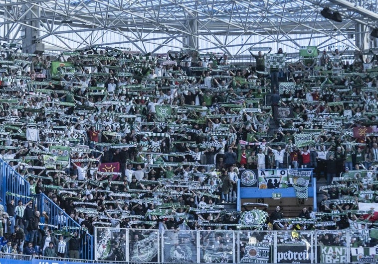 Más de 1.500 aficionados del Racing estuvieron esta tarde en Riazor