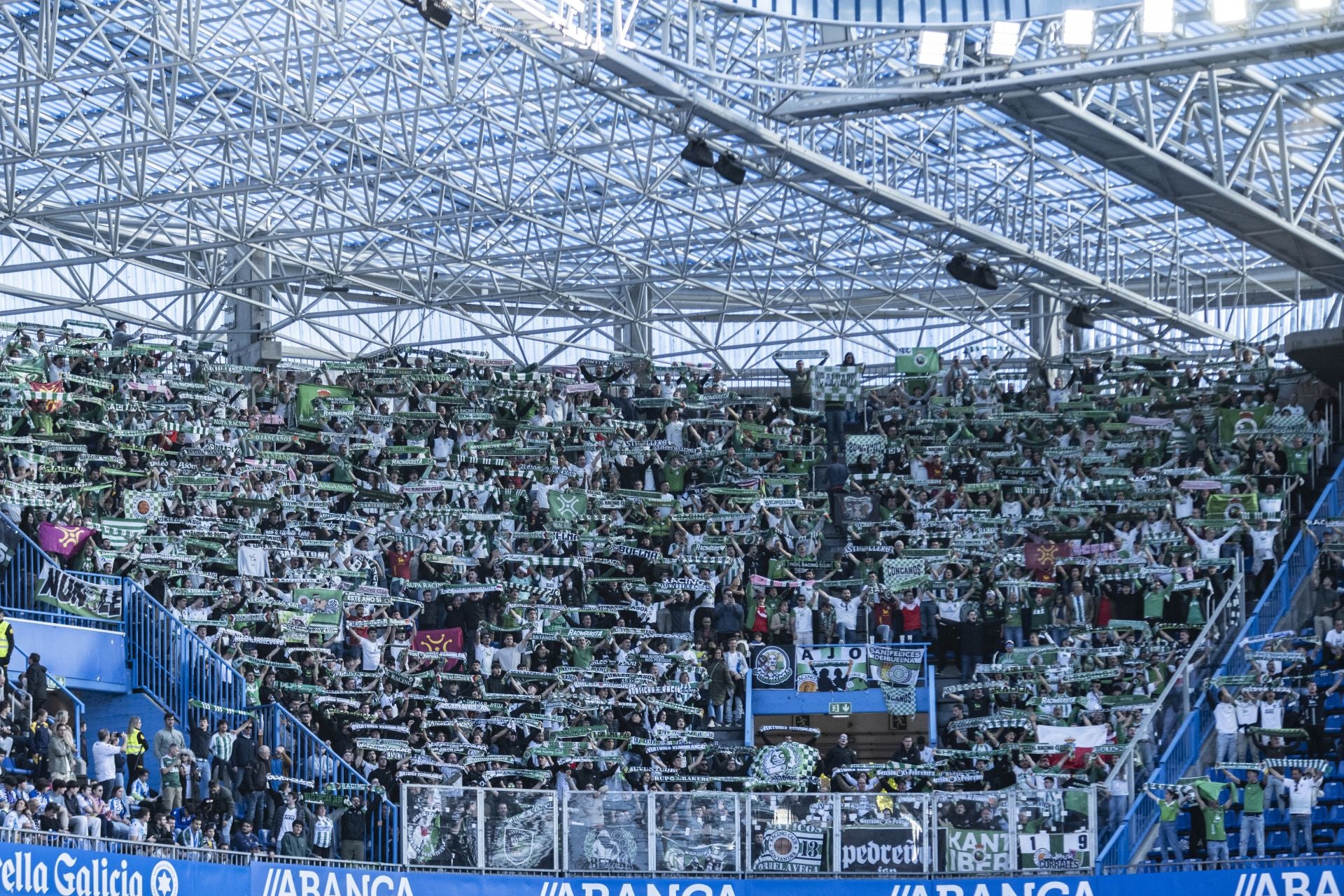 Más de 1.500 aficionados del Racing estuvieron esta tarde en Riazor