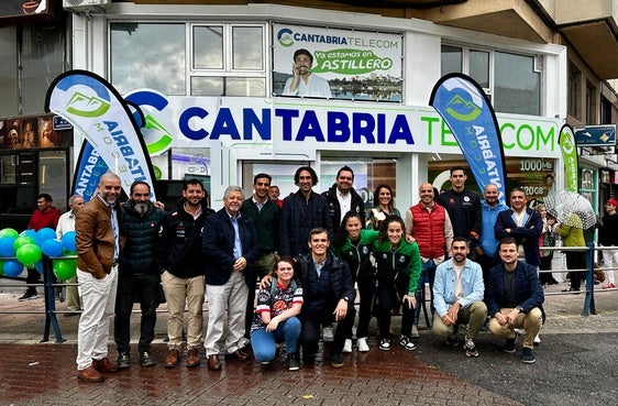 Javier Fernández, alcalde de Astillero, acompañado de Alejandro Hoz y Alejandro Polo, concejales del Ayuntamiento, entre otros, asistieron a la inauguración el pasado viernes 25 de octubre.