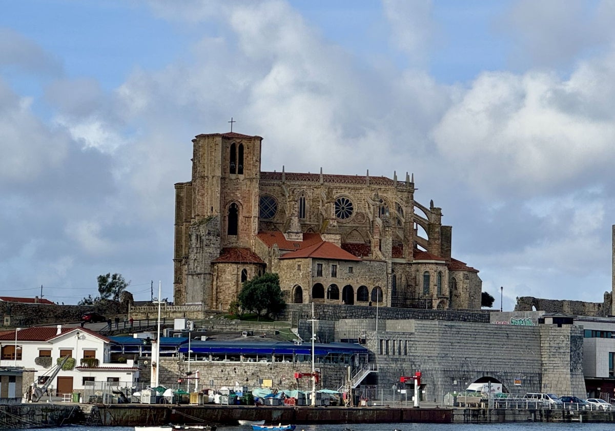 Vista de la Iglesia de Santa María de la Asunción de Castro Urdiales.