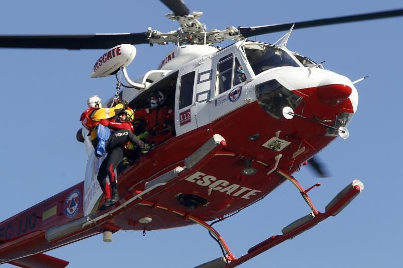 Helicóptero de rescate del Gobierno de Cantabria durante un simulacro.