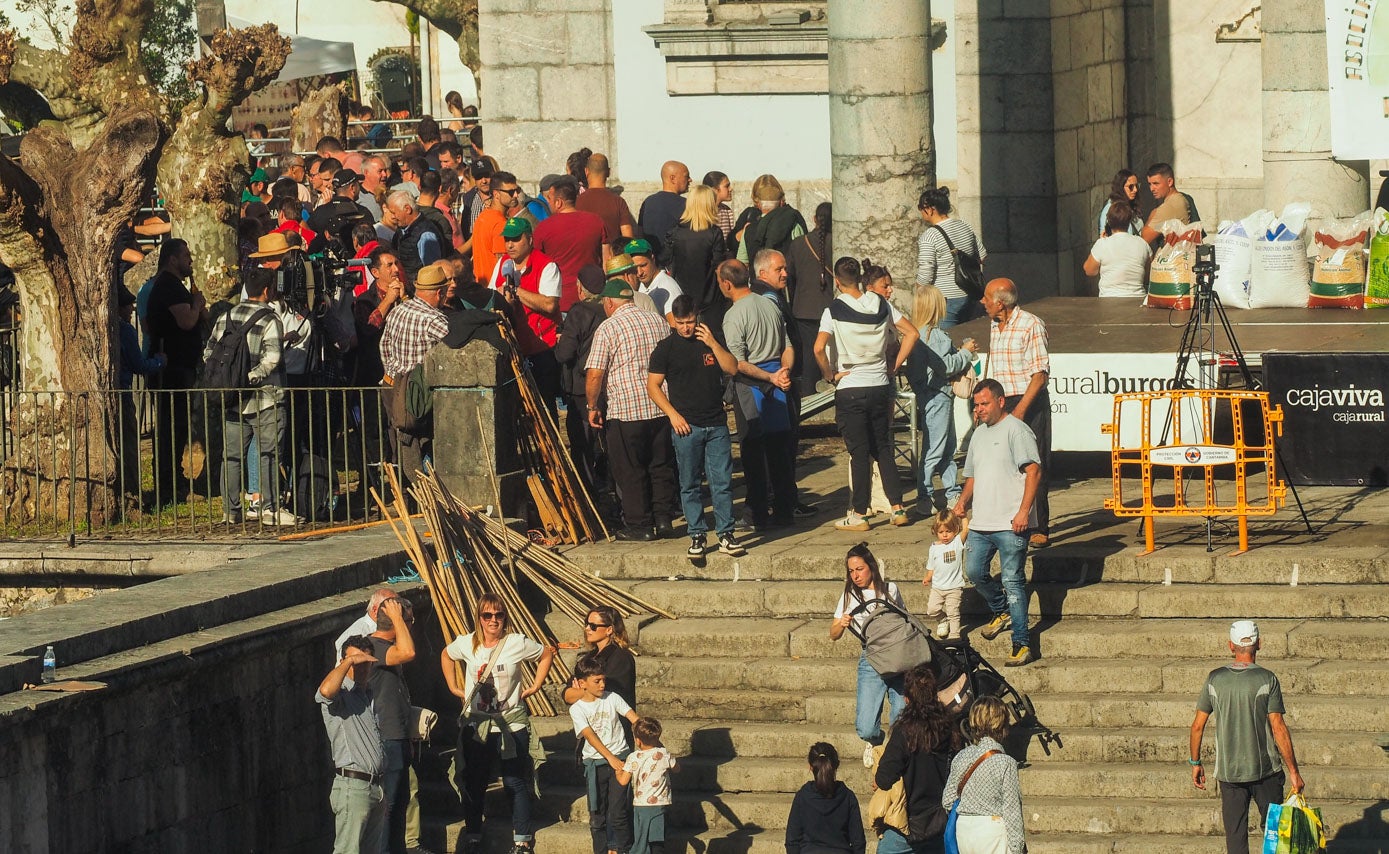 El concurso morfológico se desarrolló frente al templo.