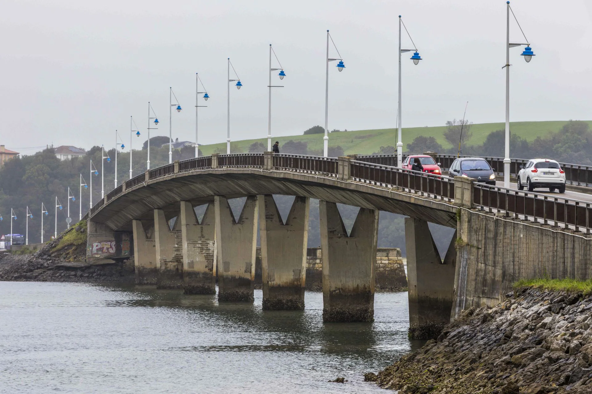 Puente de Somo ya con síntomas de corrosión en los pilares en Marzo de 2024