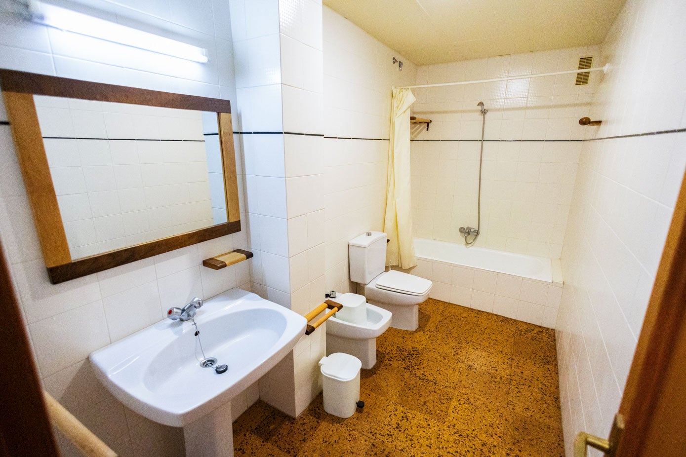 Todas las habitaciones tienen su propio cuarto de baño.