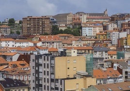Vista aérea de los edificios de la ciudad desde la calle Alta.