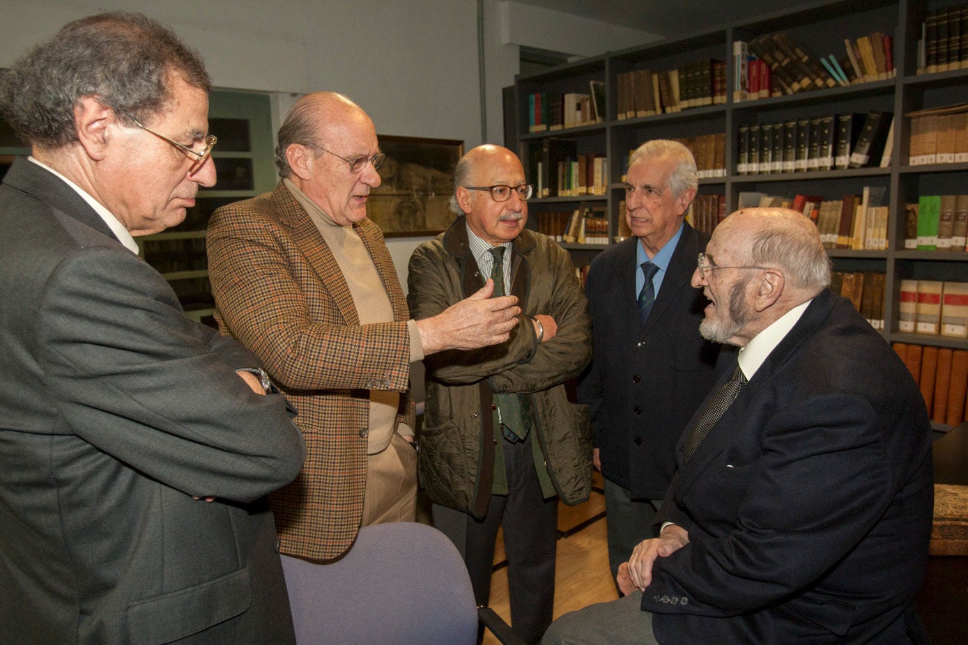 Álvaro Pombo en las antiguas instalaciones de El Diario Montañés junto a Manuel Ángel Castañeda, Mariano Linares, Federico Lucendo Pombo y Javier Casanueva