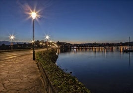 El puente de La Maza de San Vicente, con el alumbrado recientemente instalado.