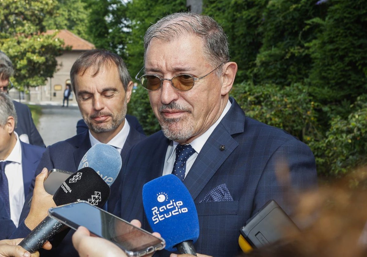 Oliveira en las instalaciones de Solvay de Torrelavega el pasado junio.