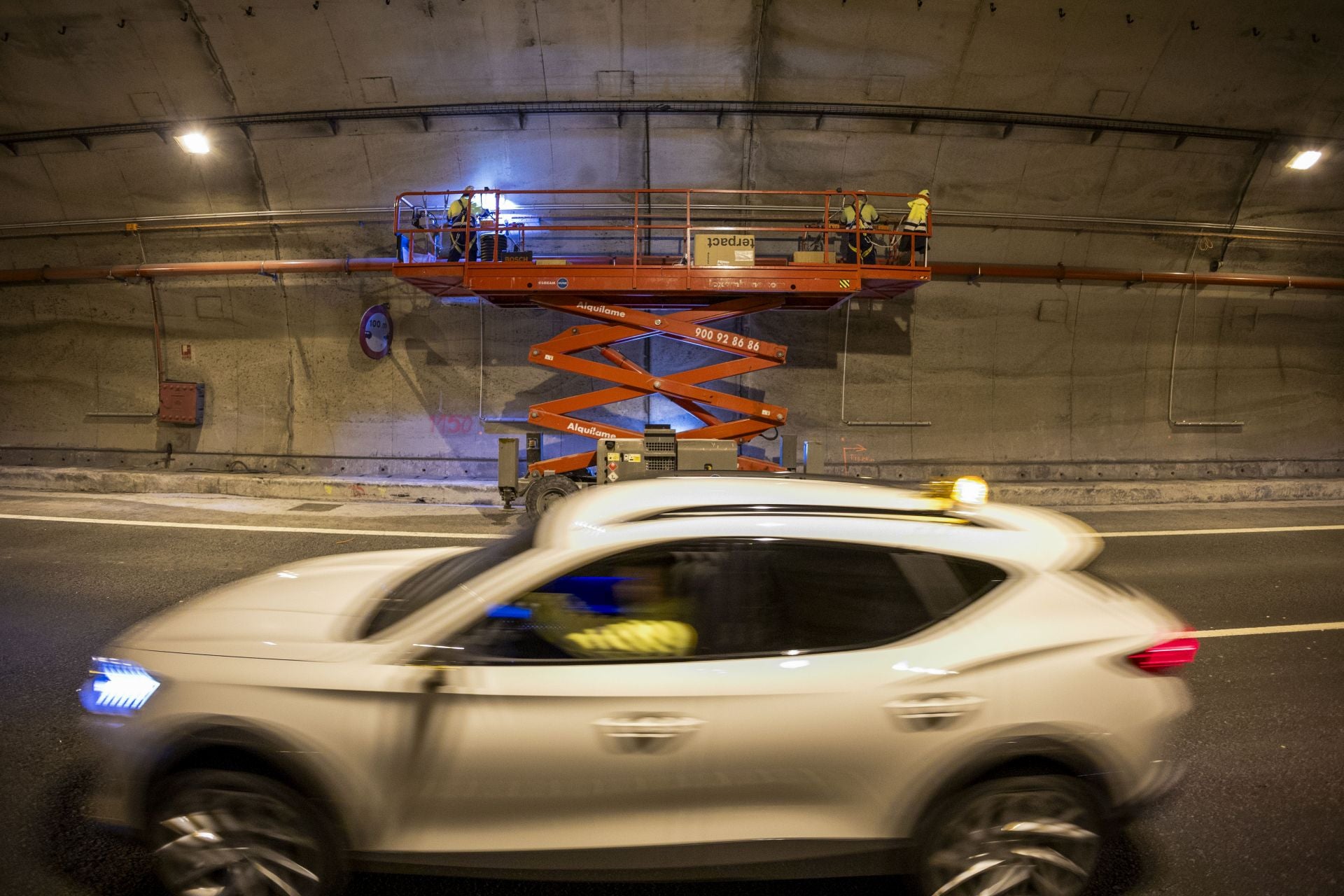 Los vehículos de asistencia son los únicos que circulan por el túnel durante las horas de trabajo