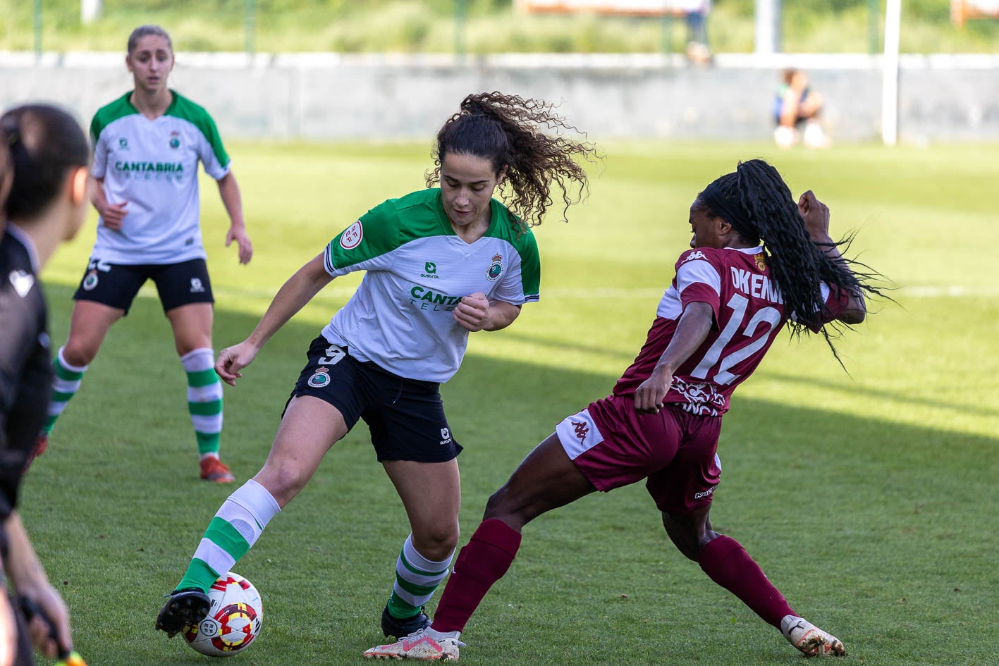 Mariajo, en pleno regate. Suyo fue el primer gol verdiblanco.