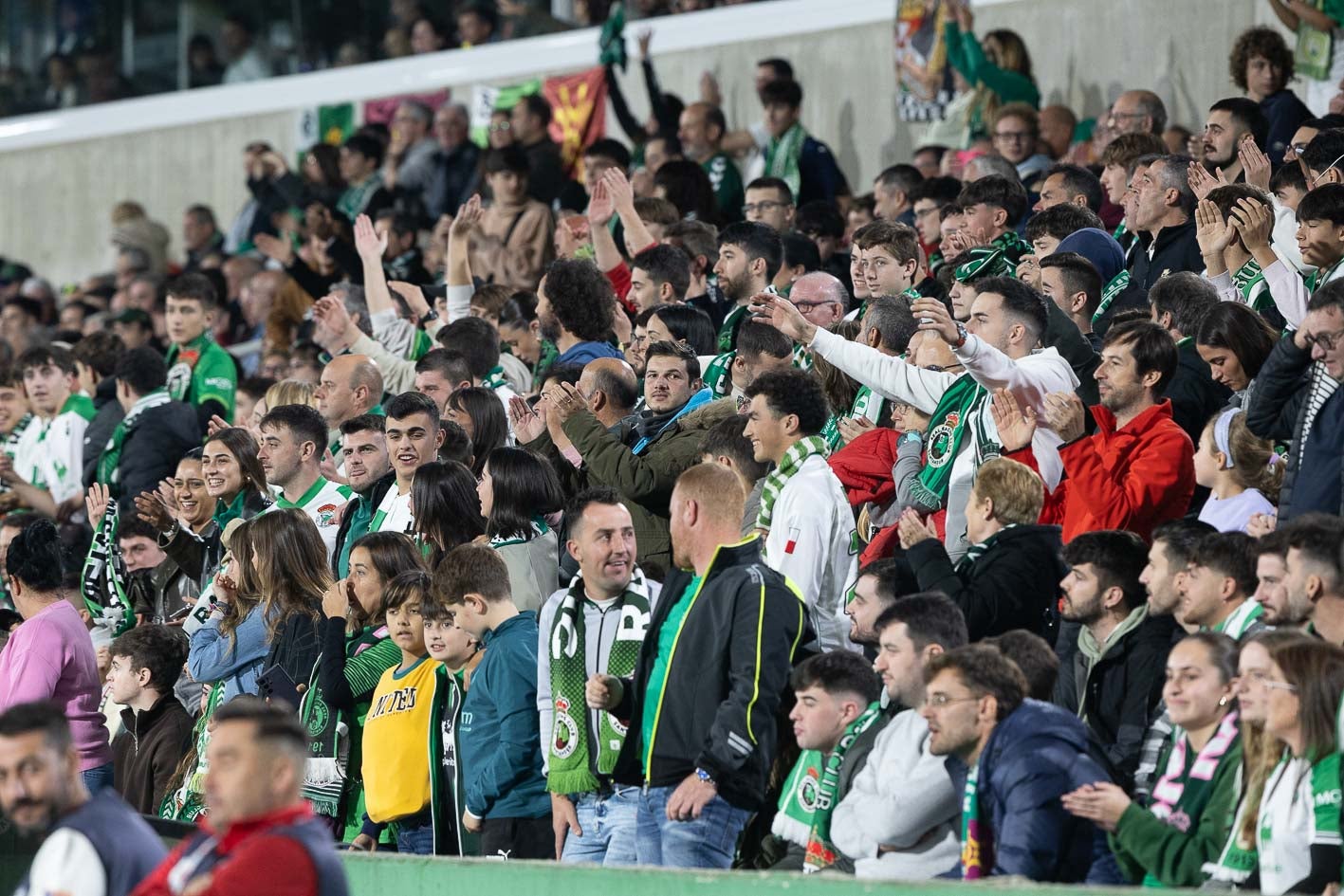 El Sardinero estuvo a rebosar con más de 21.000 aficionados, con lo que se rozó el lleno. 