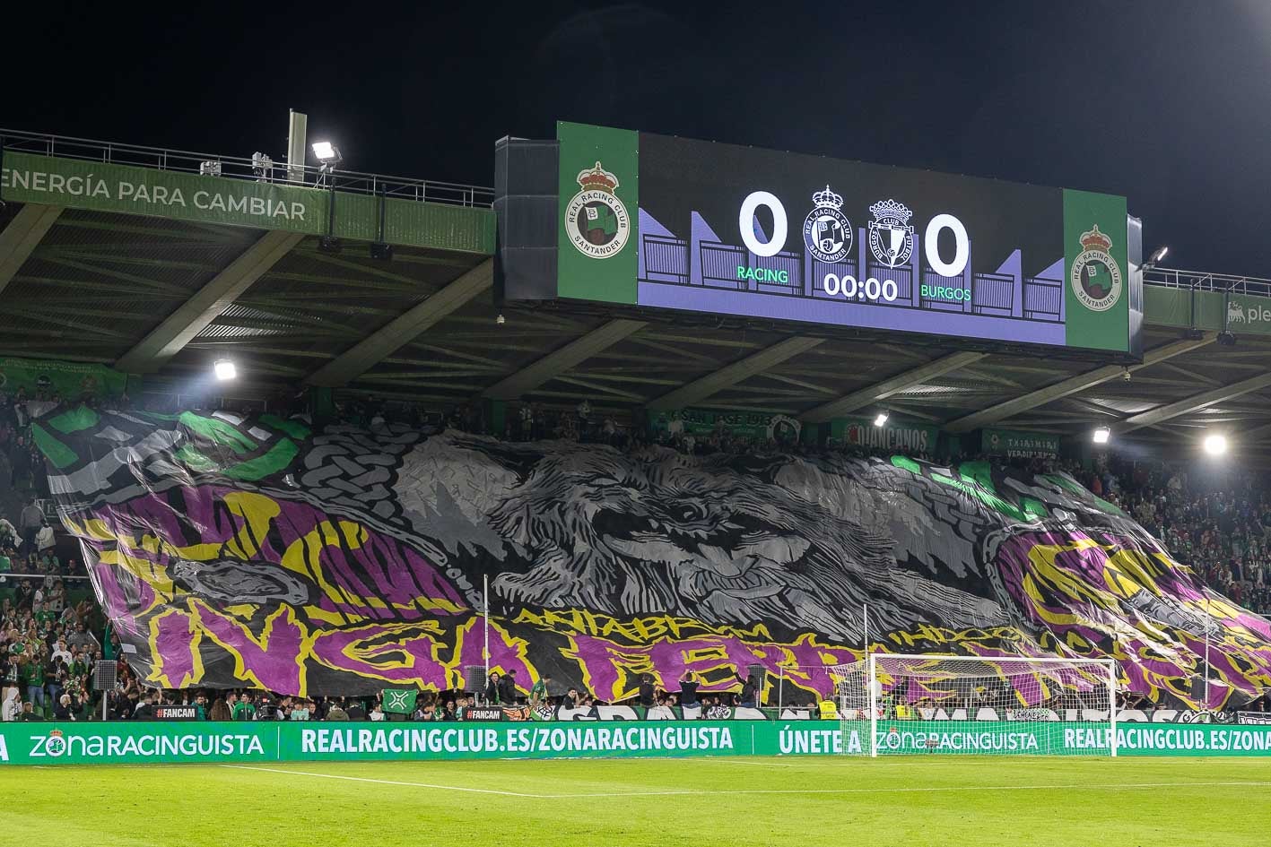 La Gradona exhibió un tifo al comienzo del encuentro. 