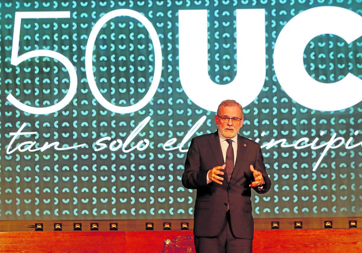 El rector, Ángel Pazos, interviene en uno de los actos centrales programados con motivo del 50º aniversario de la Universidad de Cantabria.