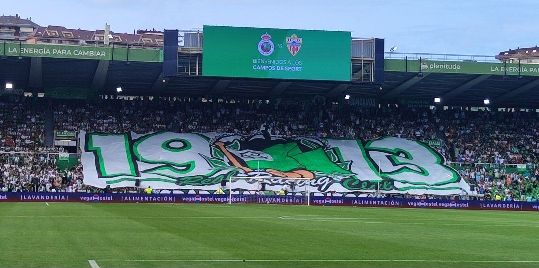 Este fue el tifo que abrió la Liga en los Campos de Sport ante el Almería. 