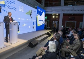 Ángel Pazos, ayer, durante la presentación de su última memoria académica como rector de la Universidad de Cantabria.