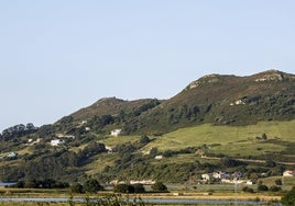 Vista panorámica del monte La Picota, en Piélagos.