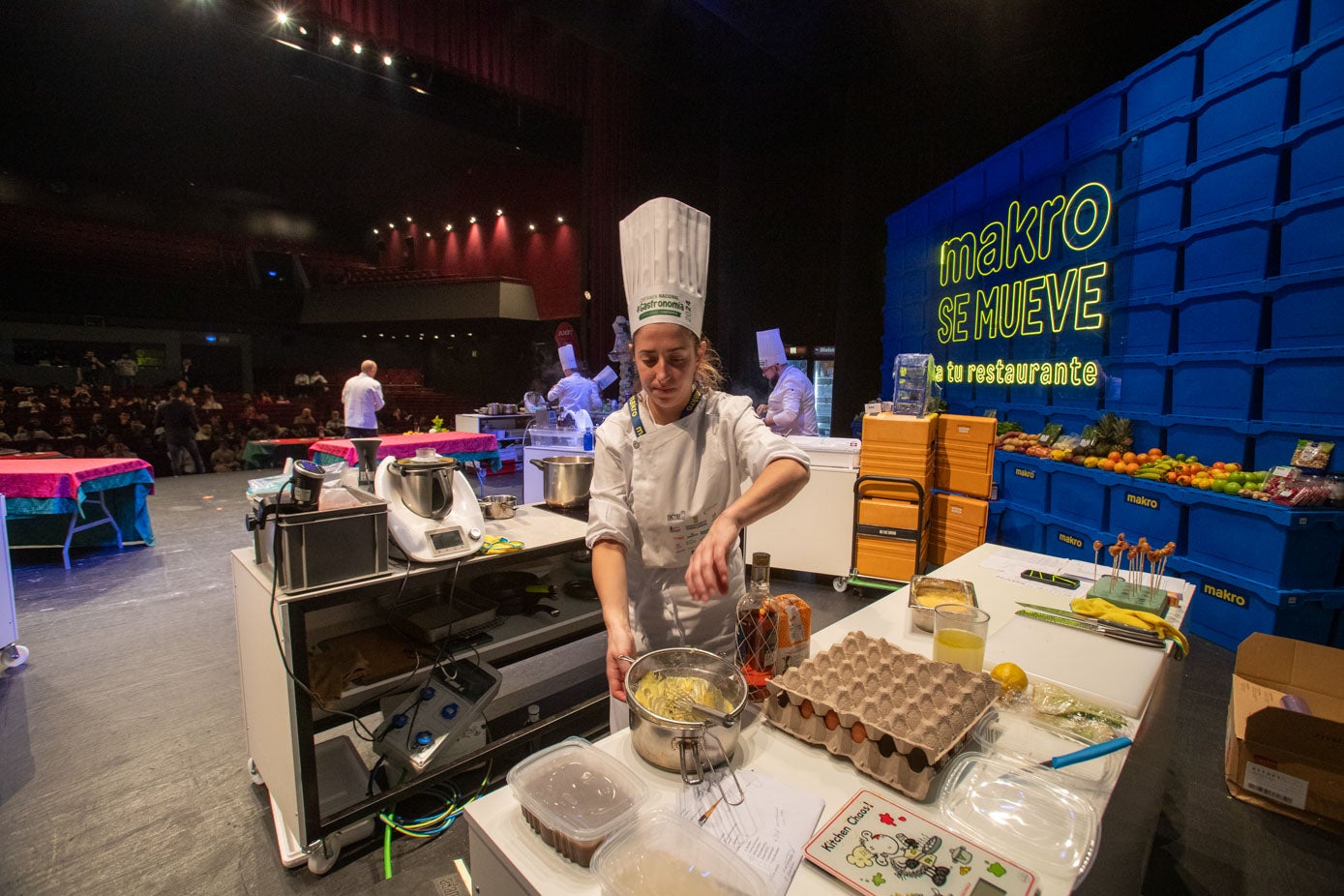 Yaiza Ortiz, de La Rioja, prepara uno de sus platos.