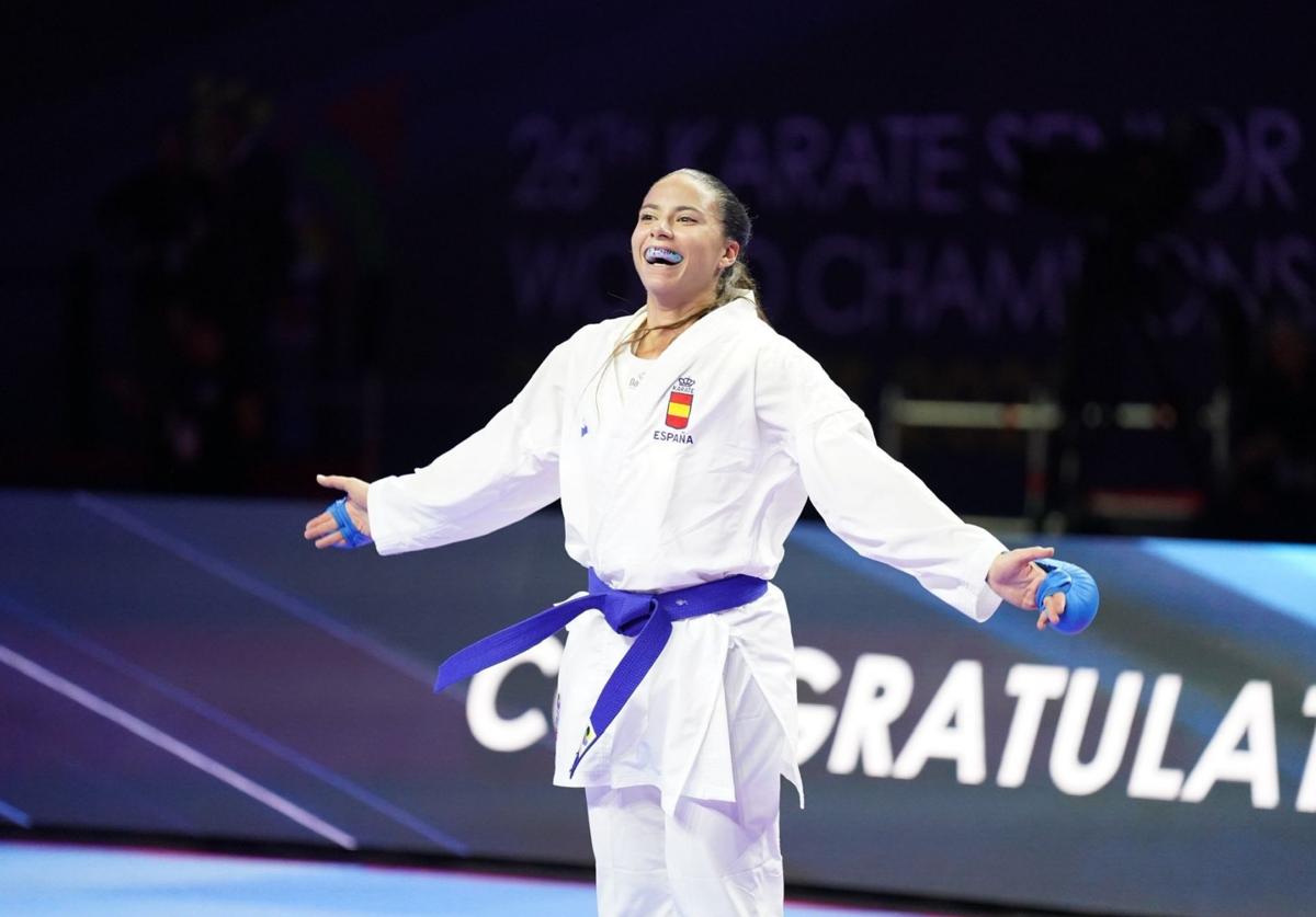 Carlota Fernández, tras ganar uno de los combates en el Mundial de Budapest del año pasado.