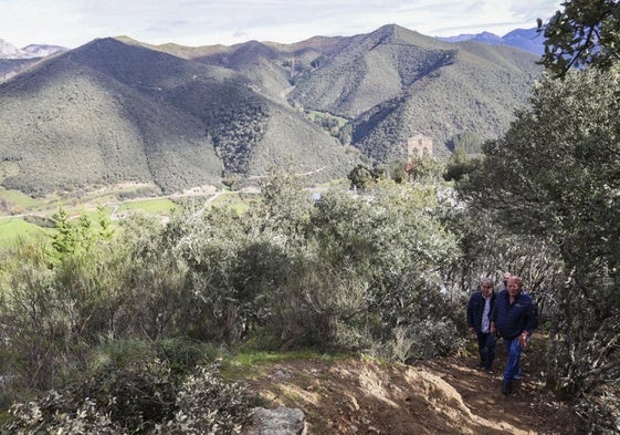 Los alcaldes de la mancomunidad visitaron la senda que se ha acondicionado.