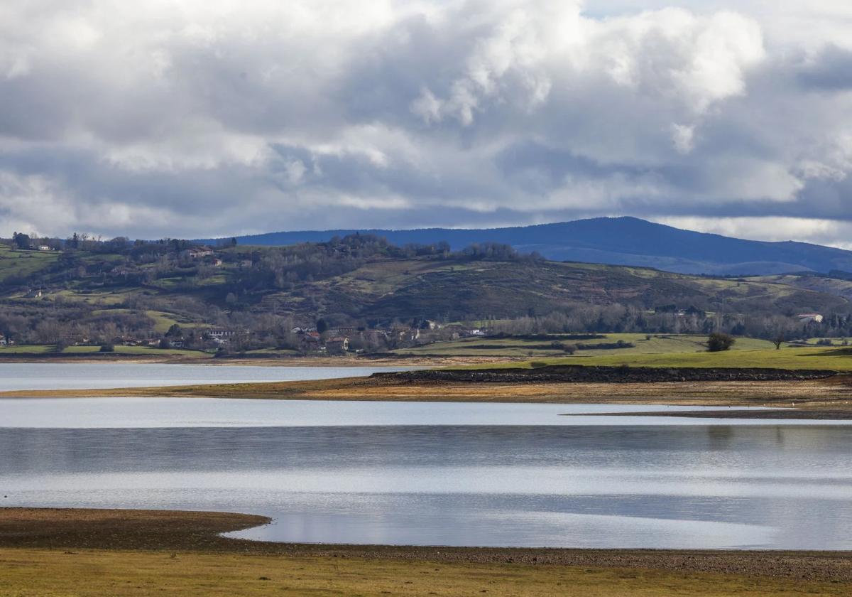 Estado del pantano del Ebro en Campoo, el pasado mes de enero.