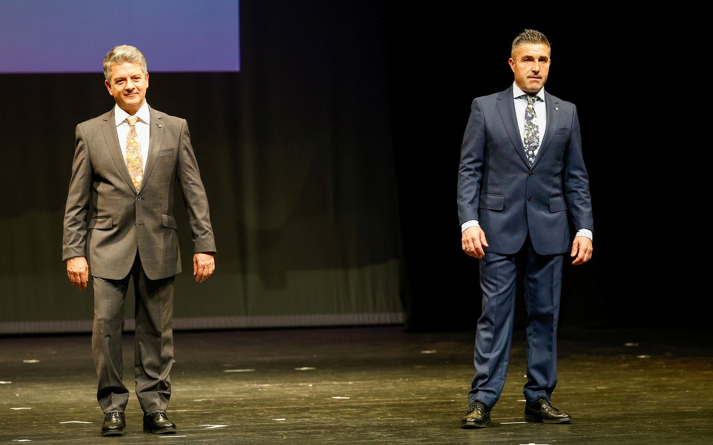 Cándido Cobo y Víctor Concha durante el desfile.