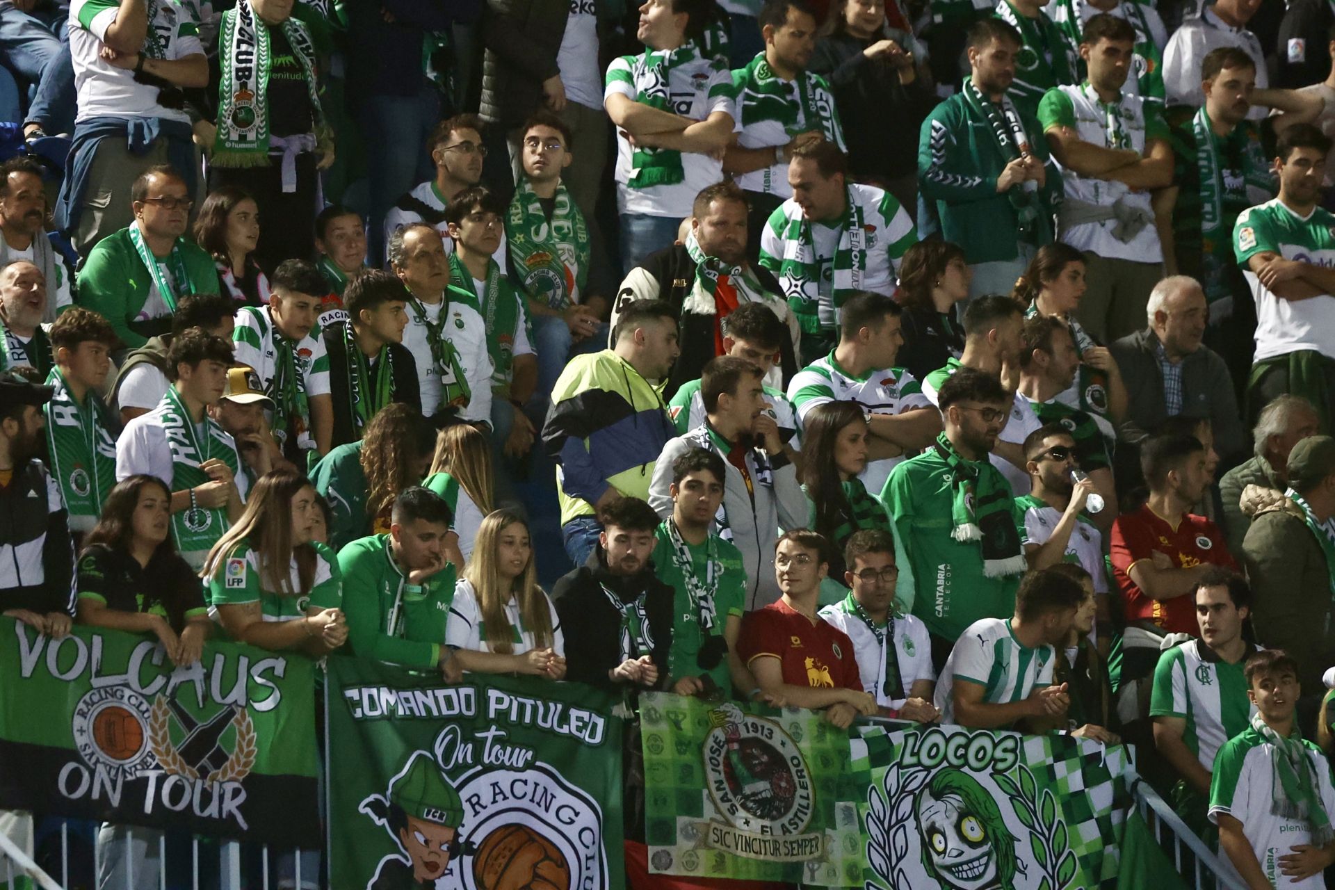 Alrededor de 500 aficionados del Racing se desplazaron hasta la Rosaleda