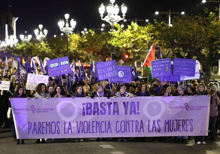 Imagen de la manifestación celebrada esta tarde por las calles de Santander