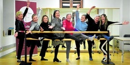 Clausura del programa 'La Danza al servicio de la sociedad', en Piélagos, con Lucía Sierra a la derecha.